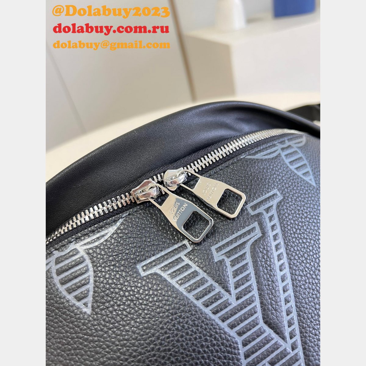 The Best Louis Vuitton Knockoff M57289 Discovery Bumbag Bag