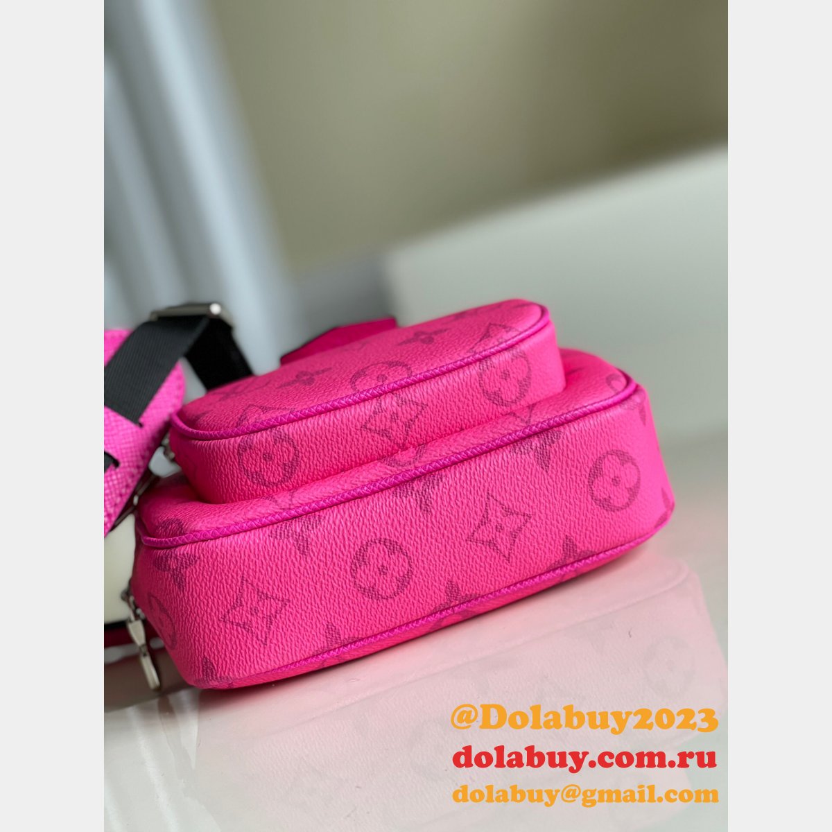 Louis Vuitton UK Replica M30781 Outdoor Pouch K45 Rose/Black