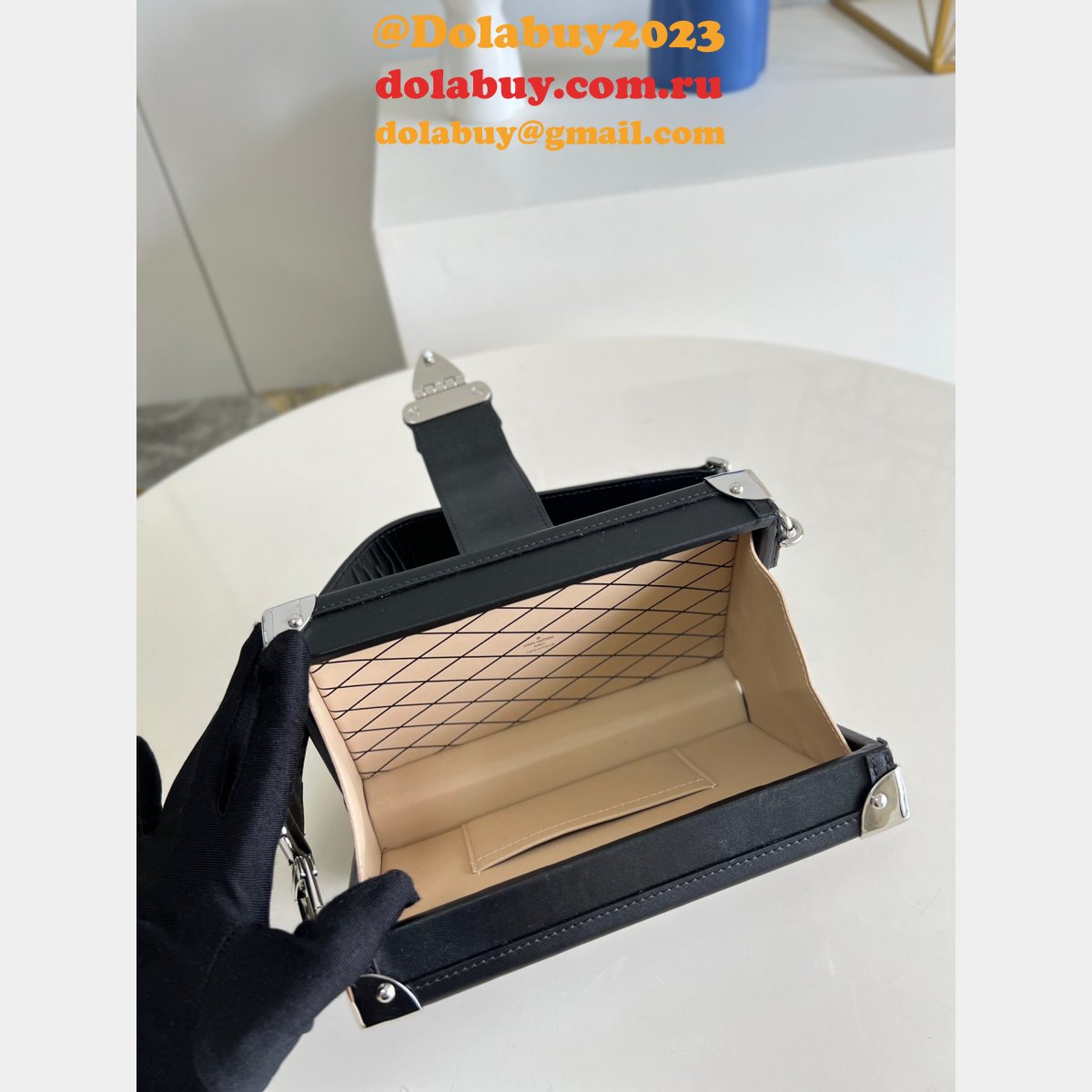 Fake Louis Vuitton Designer Online Store M59363 Soft Bag