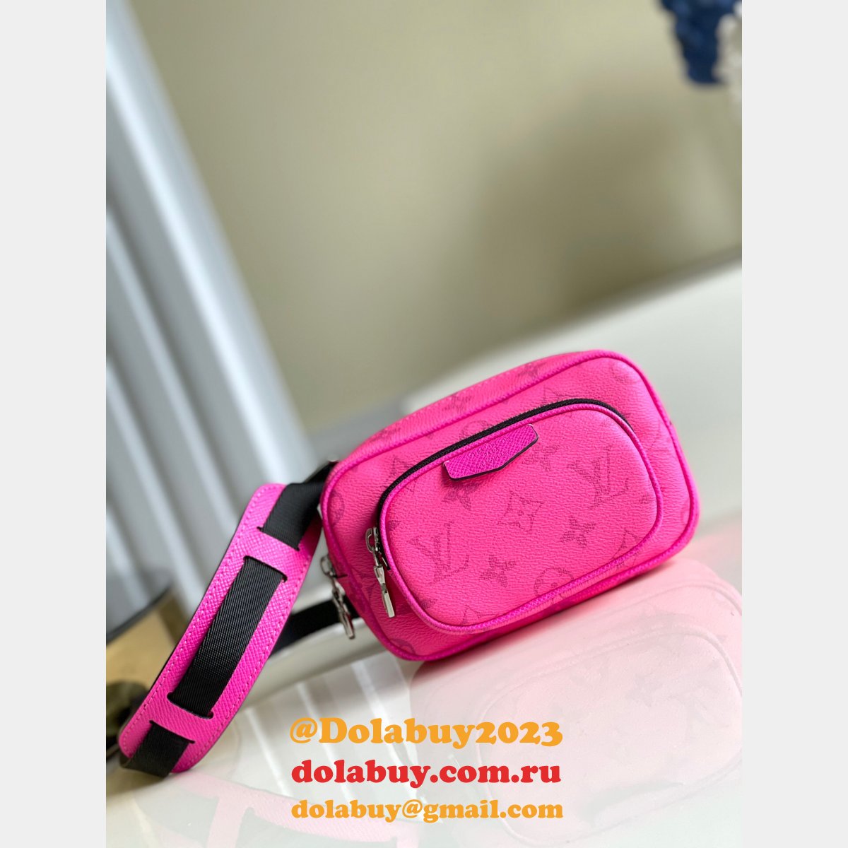 Louis Vuitton UK Replica M30781 Outdoor Pouch K45 Rose/Black