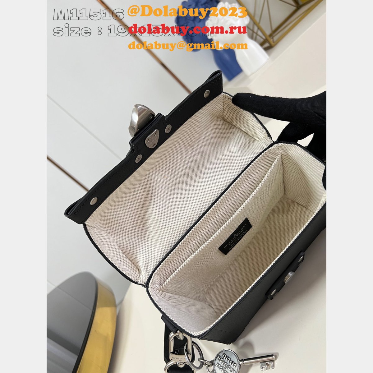 Fashion AAA+ M11516 Soul Trunk Men Louis Vuitton Black Bag