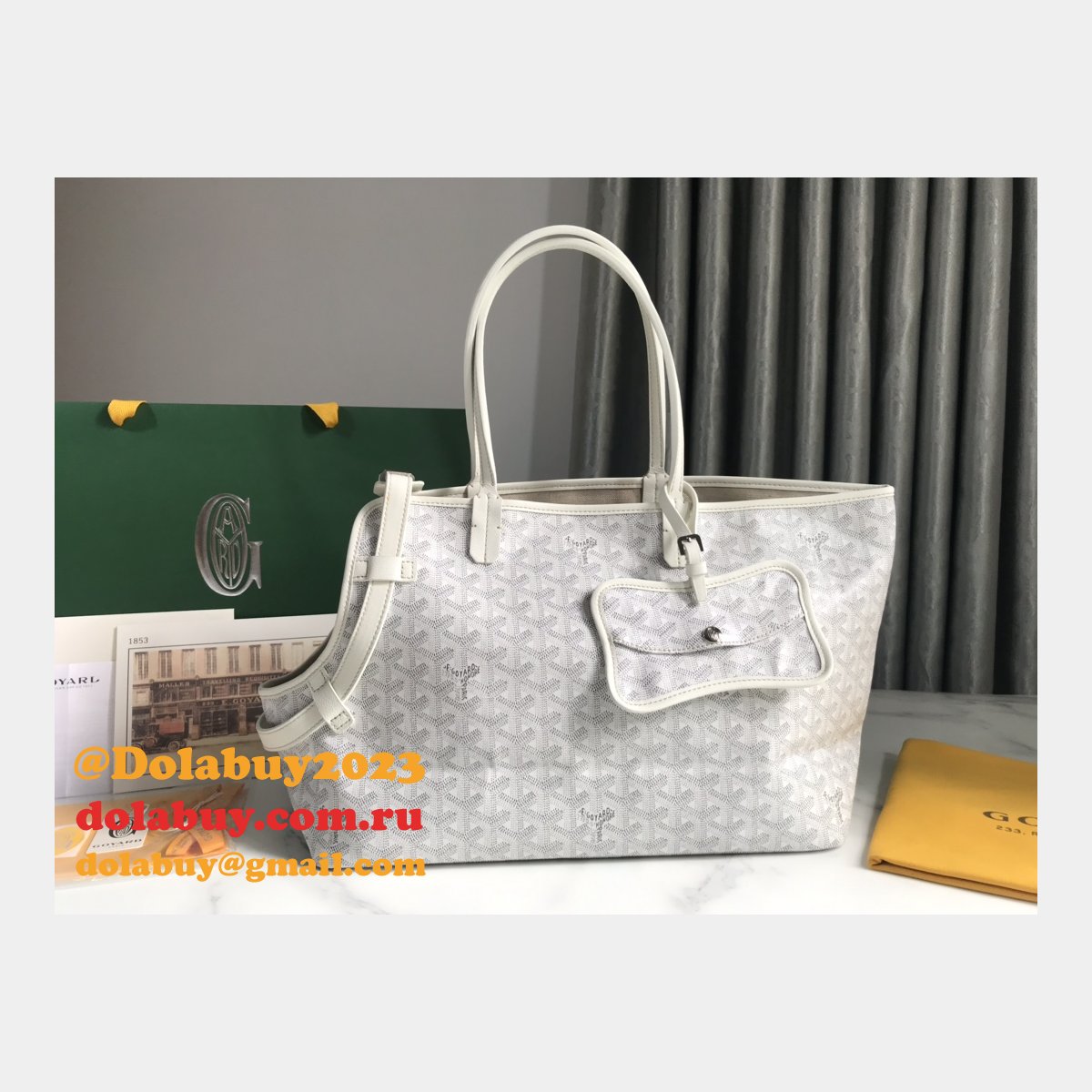 Designer Goyard Chien Gris & Pocket Pet bag