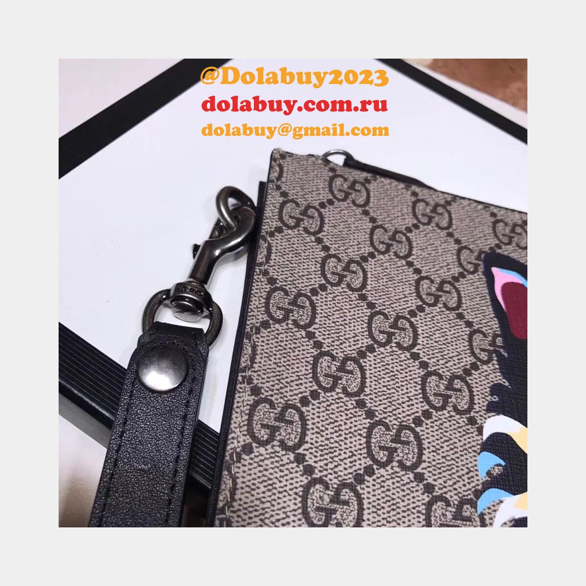 Gucci Best GG Supreme 473904 Bestiary Pouch With Bee