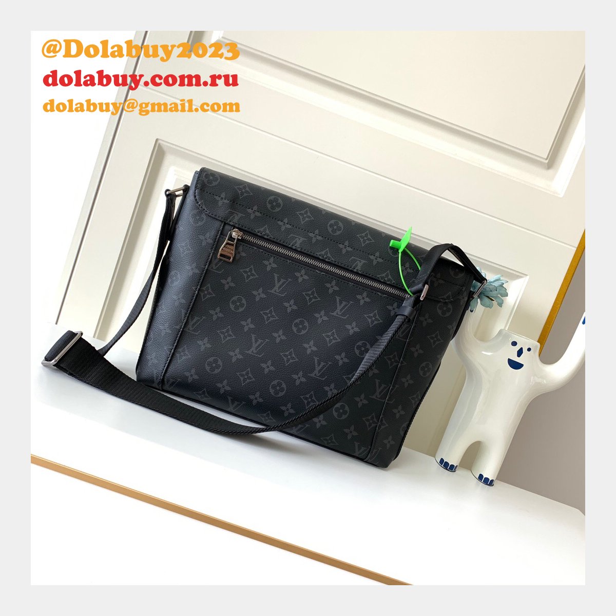 Louis Vuitton Replicas Messenger Explorer MM Monogram Eclipse M40539