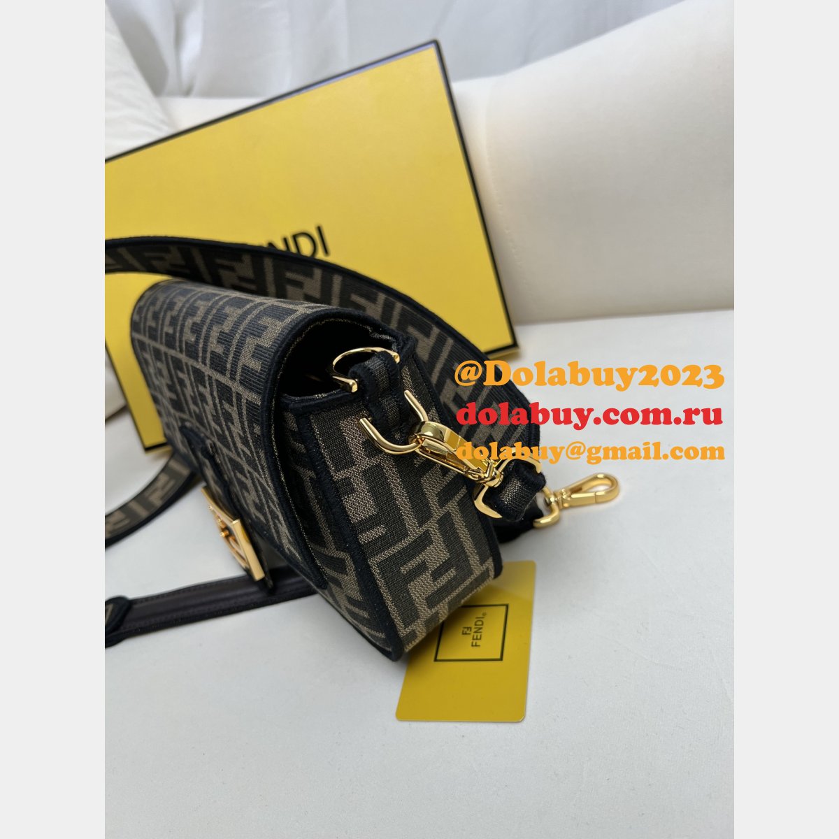 Luxury fendi Cheap Medium Iconic Baguette handbag
