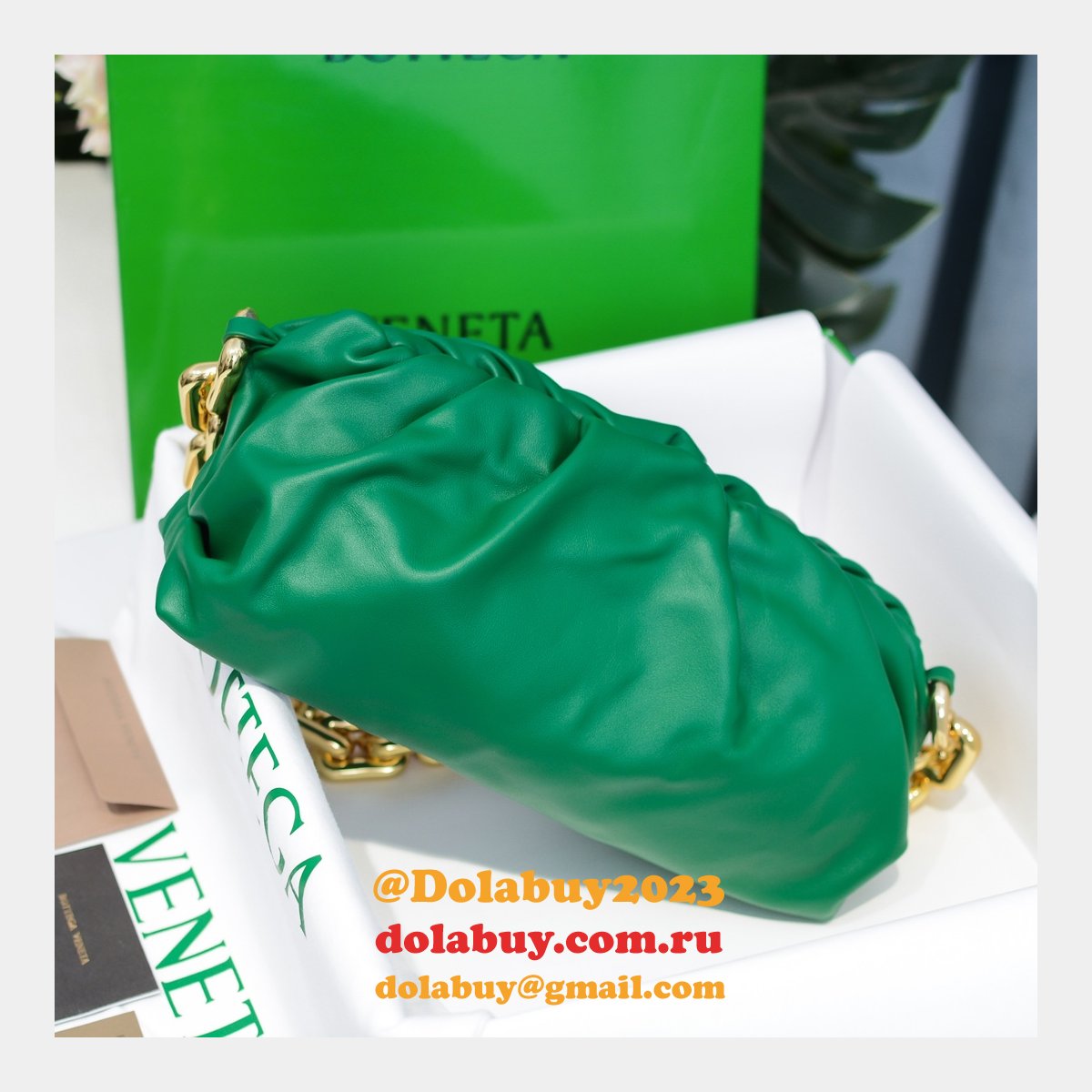 Where to find the Best Replicas Bottega Veneta 30CM Chain Pouch Bag Dupes