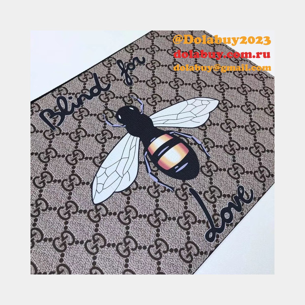 Gucci Best GG Supreme 473904 Bestiary Pouch With Bee