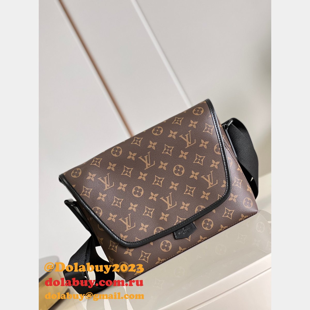 Luxury Louis Vuitton Brands M45557 Magnetic Messenger Monogram Macassar Canvas