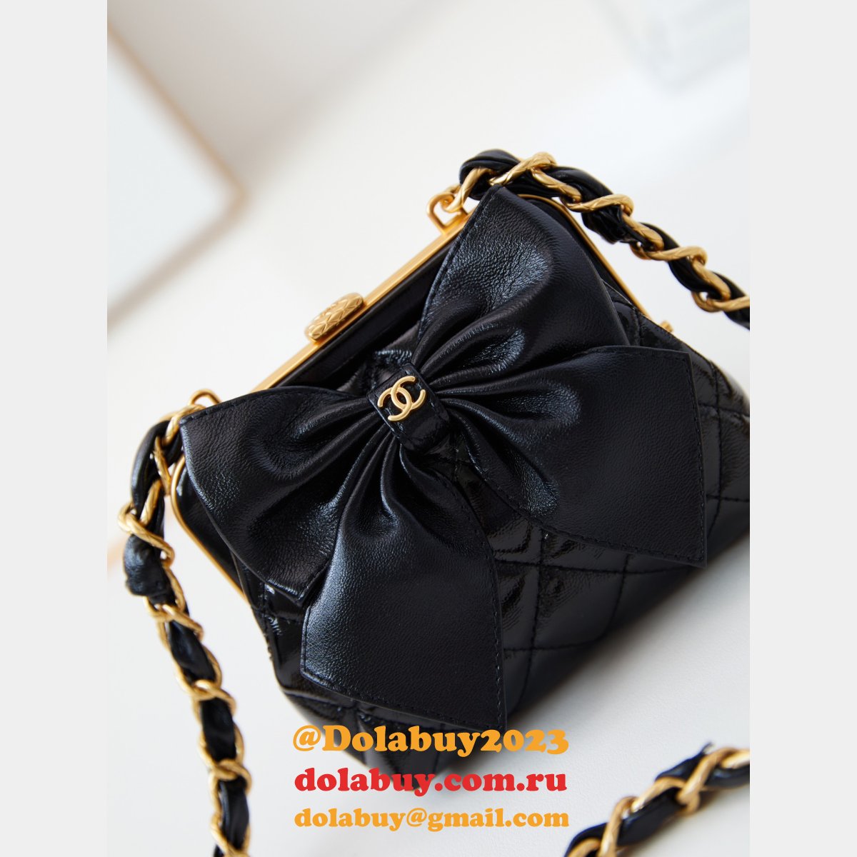Perfect Replicas AP4028 Clutch With Chain 1:1 Mirror Bag