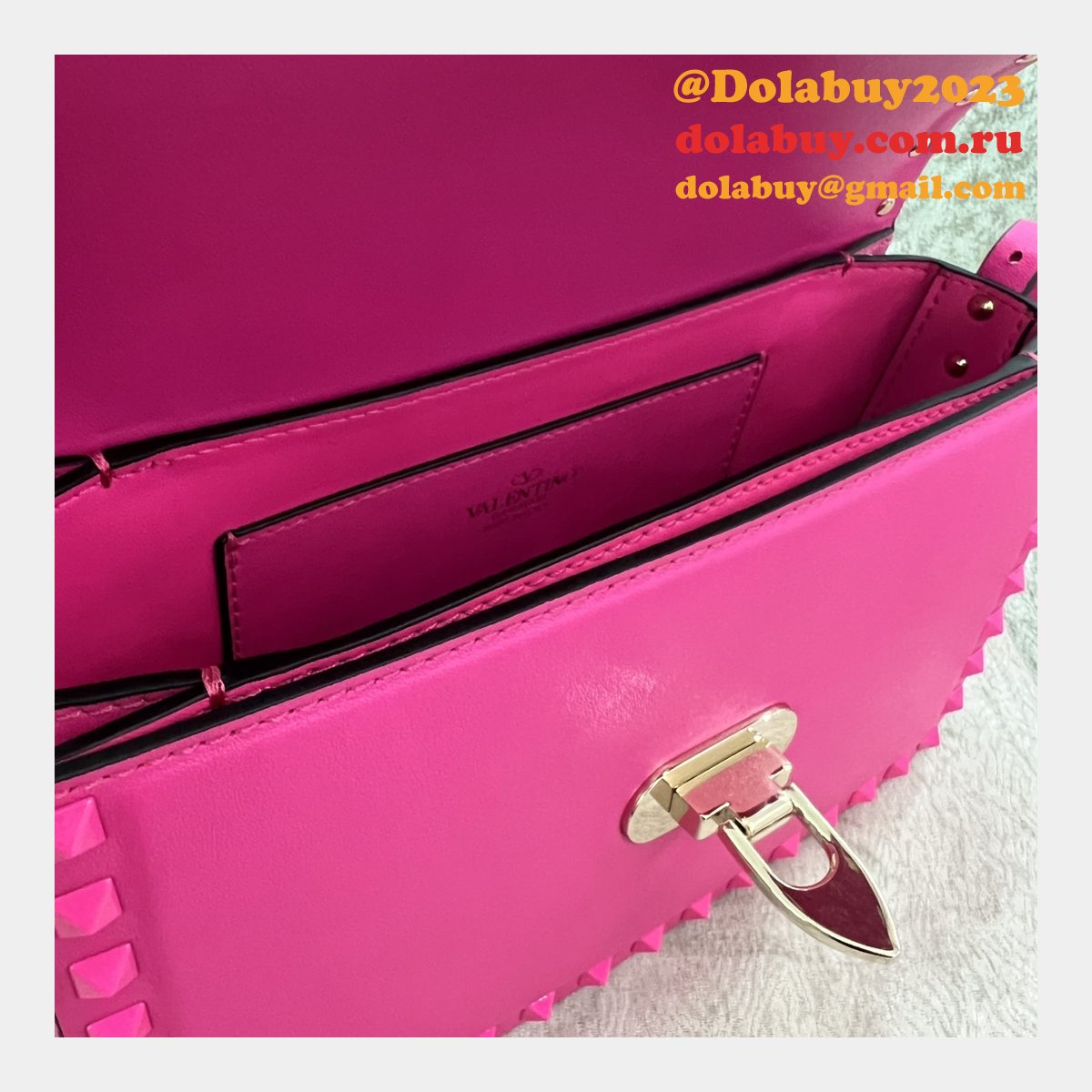 Luxury Valentino Garavani Rockstud Calf Large Bag