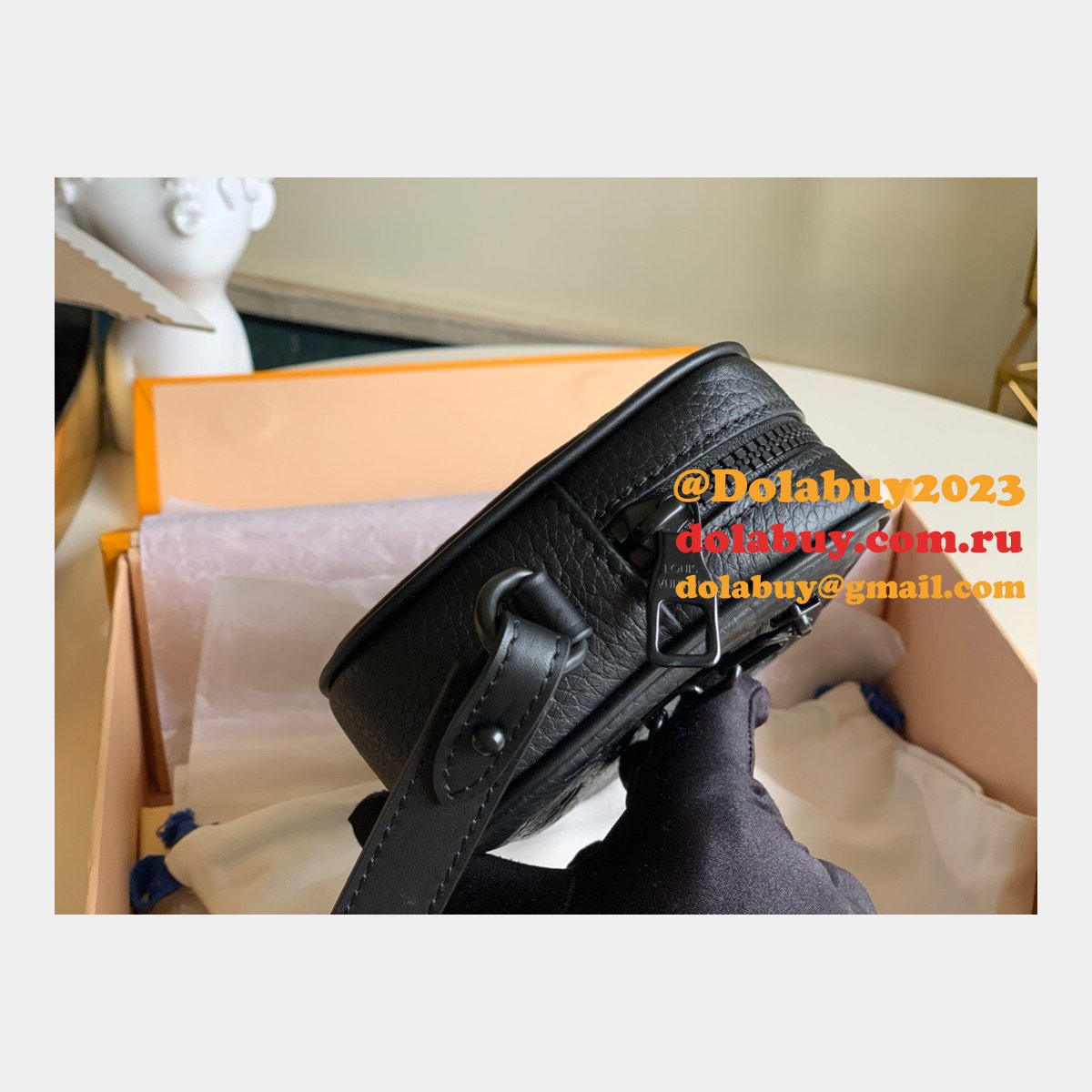 Top Quality Fake Louis Vuitton M55703 Pochette Volga Taurillon Monogram Black