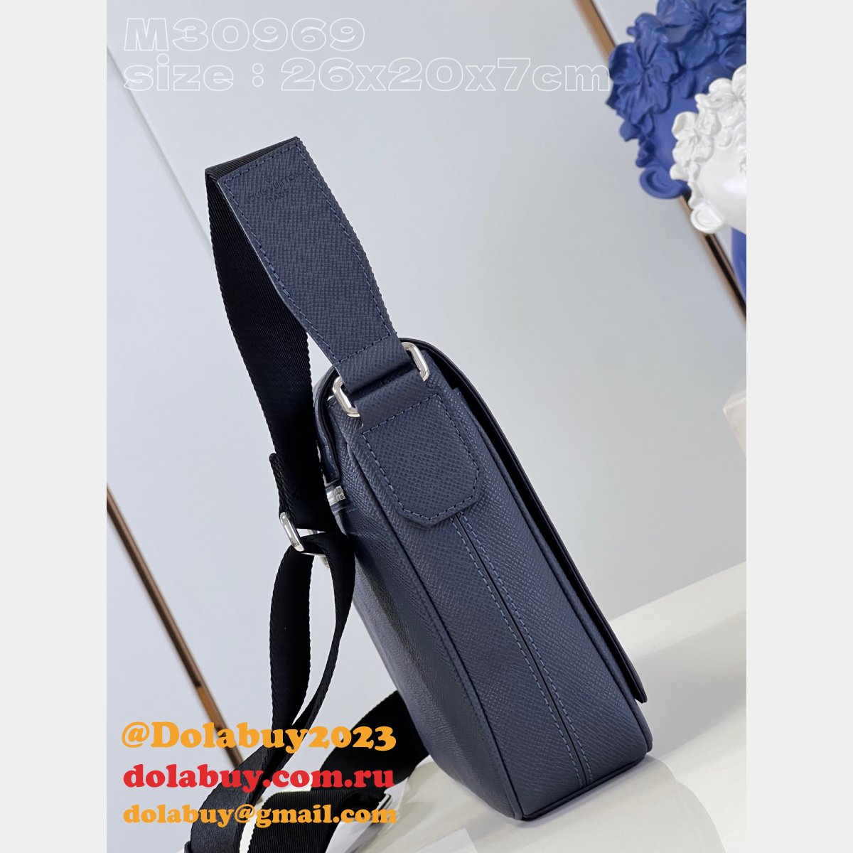 Copy Louis Vuitton District M30969 Taiga Men Knock Off Bags