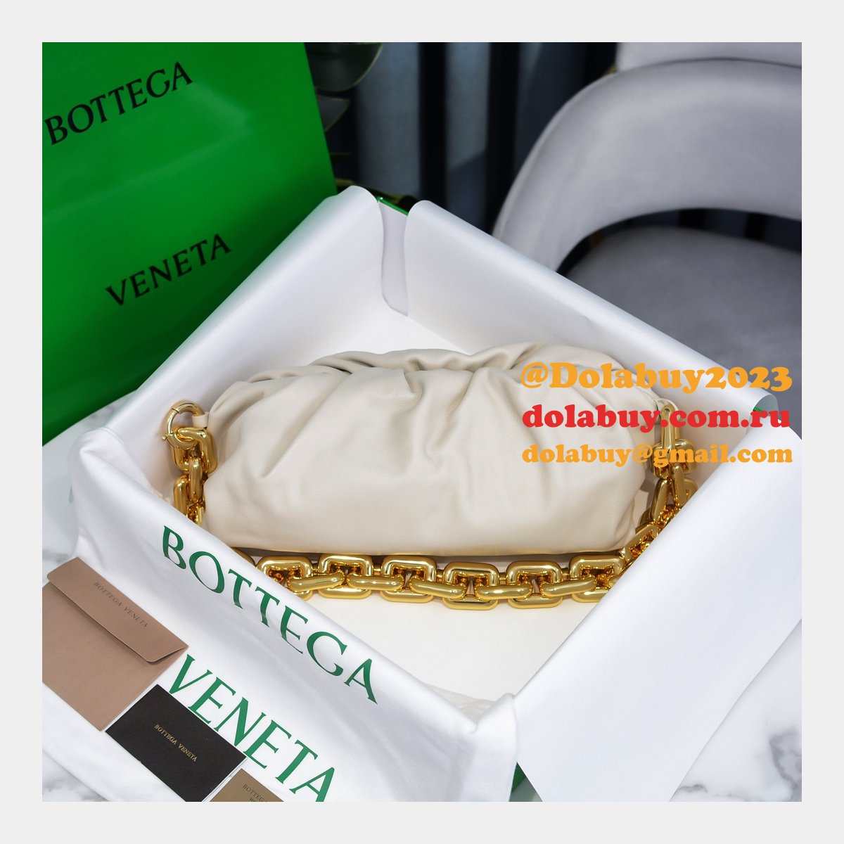 Where to find the Best Replicas Bottega Veneta 30CM Chain Pouch Bag Dupes