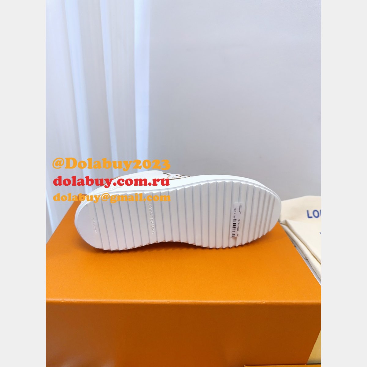 Luxury Time Out Sneaker LV By The Pool Replica