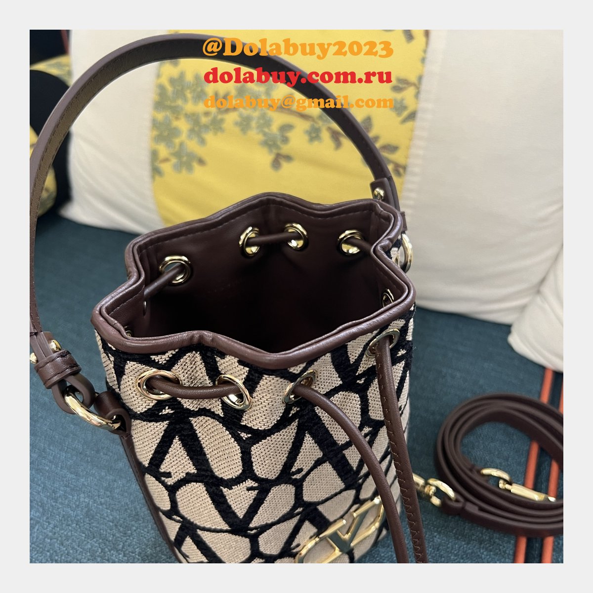 Designer VALENTINO GARAVANI V mini basket handbag