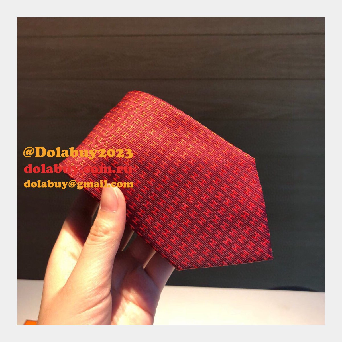 Hermes Faconnee H tie in hand-sewn silk