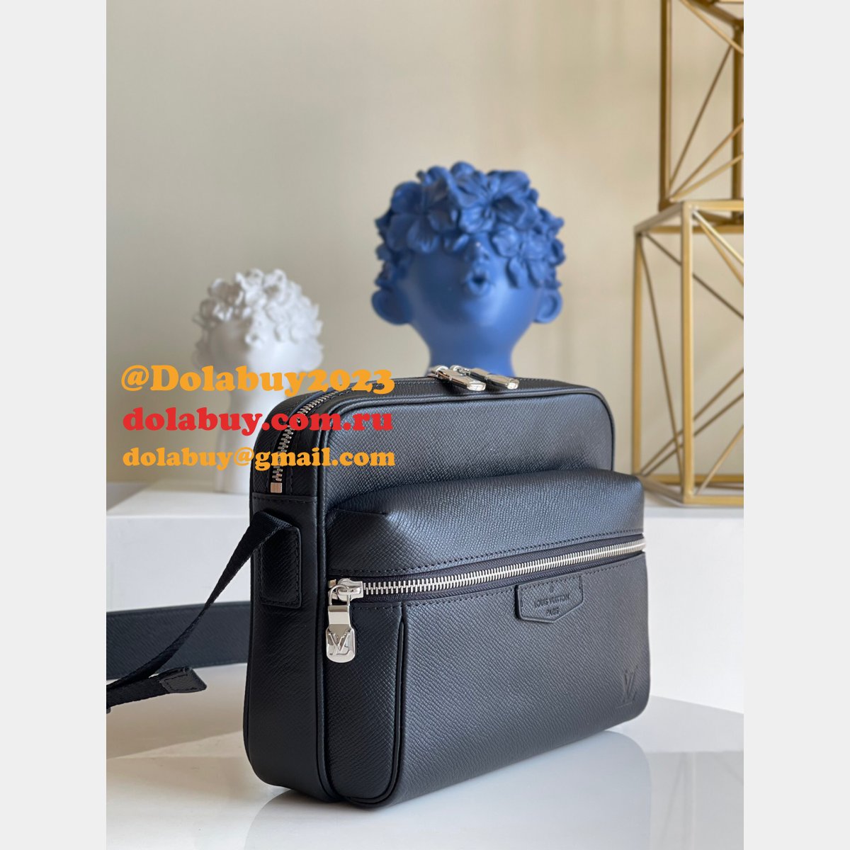 UK Louis Vuitton Knockoff Outdoor Messenger PM Taiga M33435 Bags