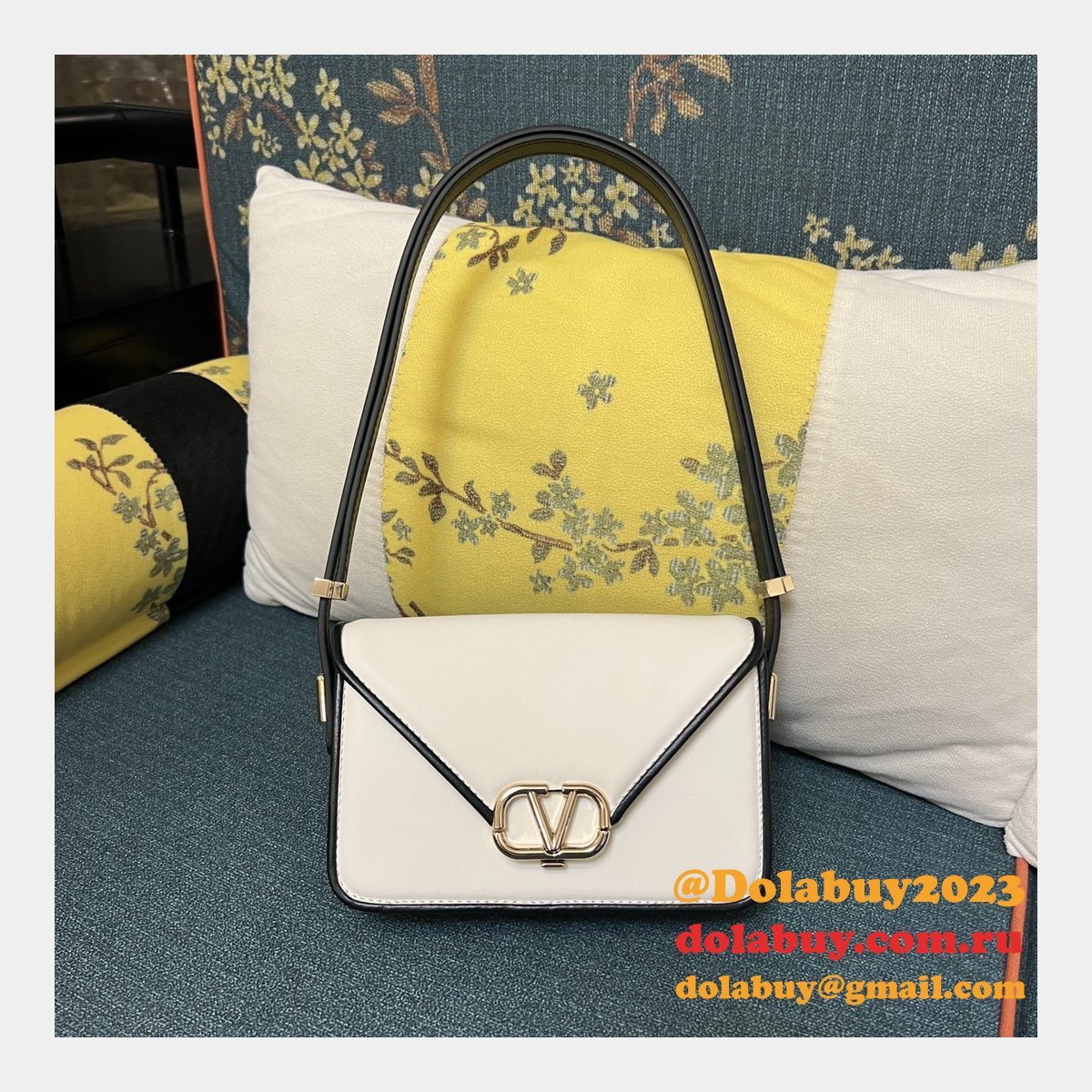 Wholesale VALENTINO GARAVANI LETTER VLOGO SIGNATURE handbag