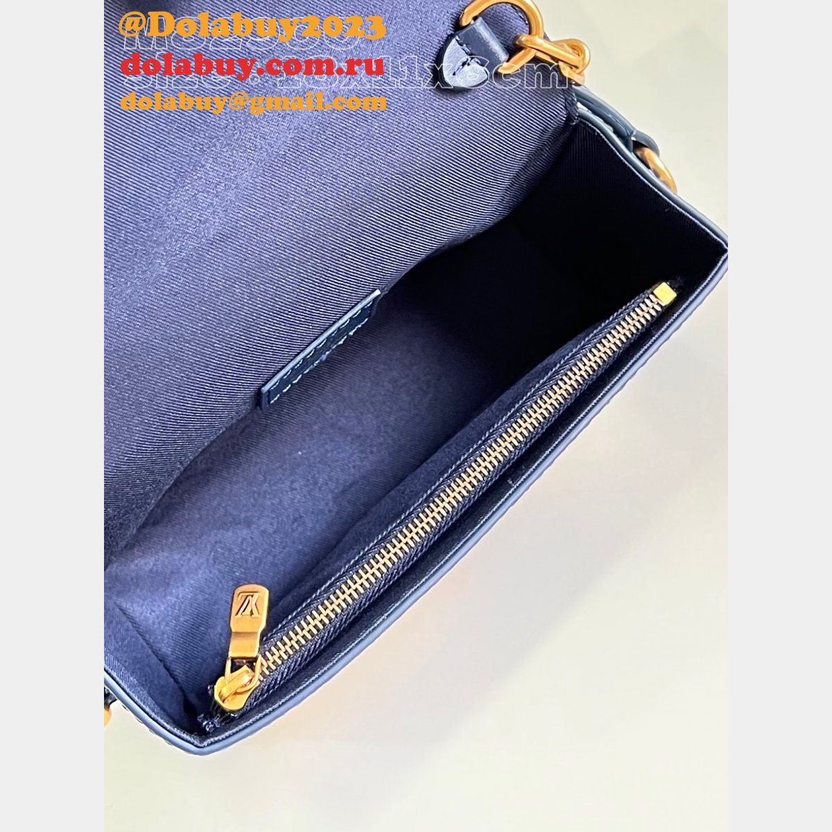 Vertical Trunk Wearable Wallet M82900 Designer Louis Vuitton Replica Bag