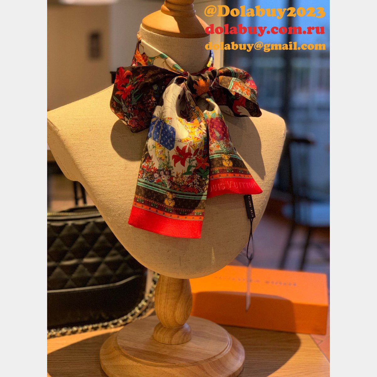 Louis Vuitton Silk Scarves & Wraps M76100 and M76101