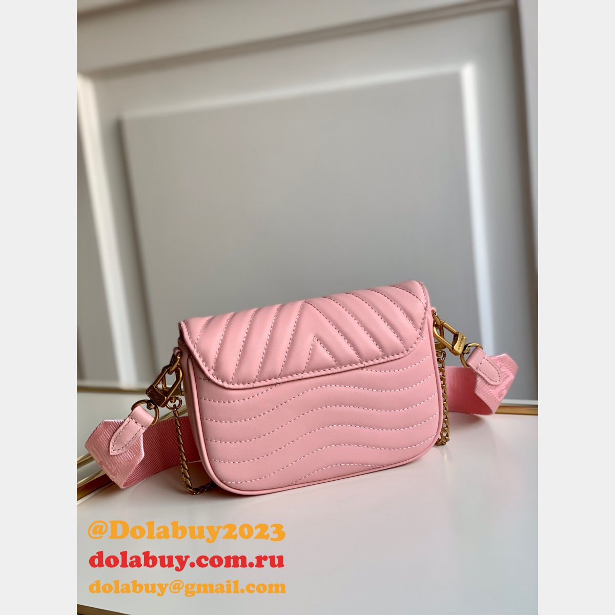 Louis Vuitton Replica M56461/M57864 New Wave Multi Pochette Leather Crossbody