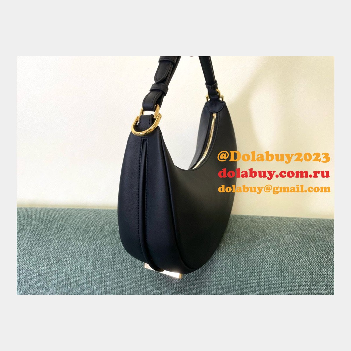 Best Fendi Fendigraphy leather shoulder hobo bag