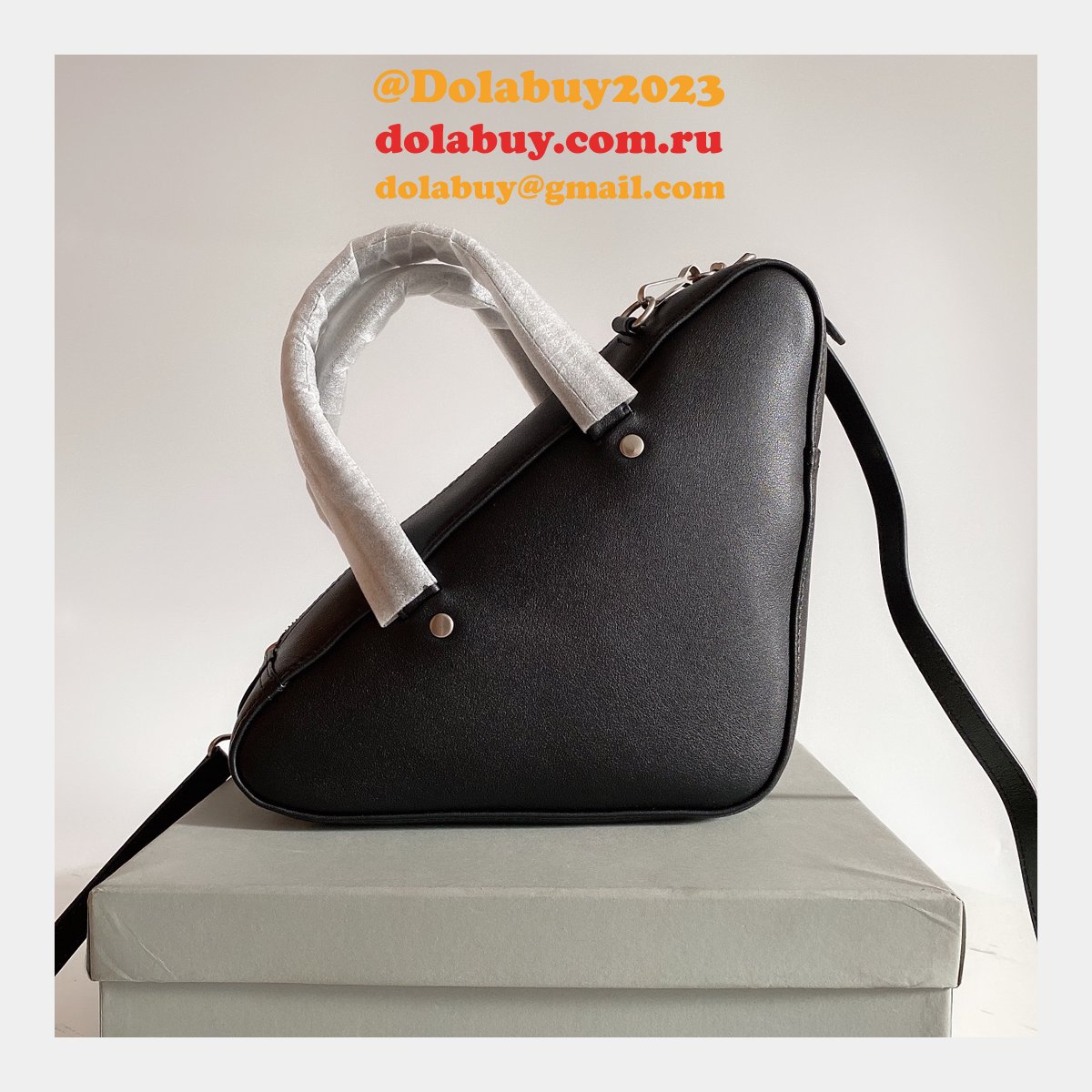 Luxury Balenciaga shoulder Triangle Black bag