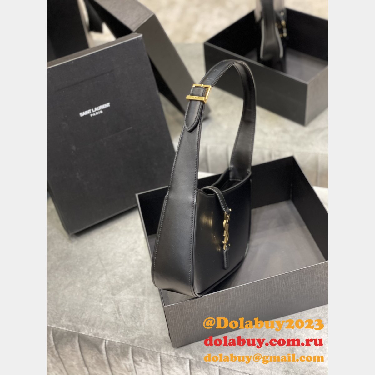 Replica Saint Laurent LE 5 À 7 hobo 657228 bag in matte python