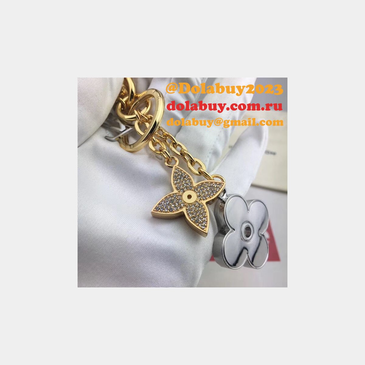 Louis Vuitton Blooming Flower Strass Bag Charm M64265 Key
