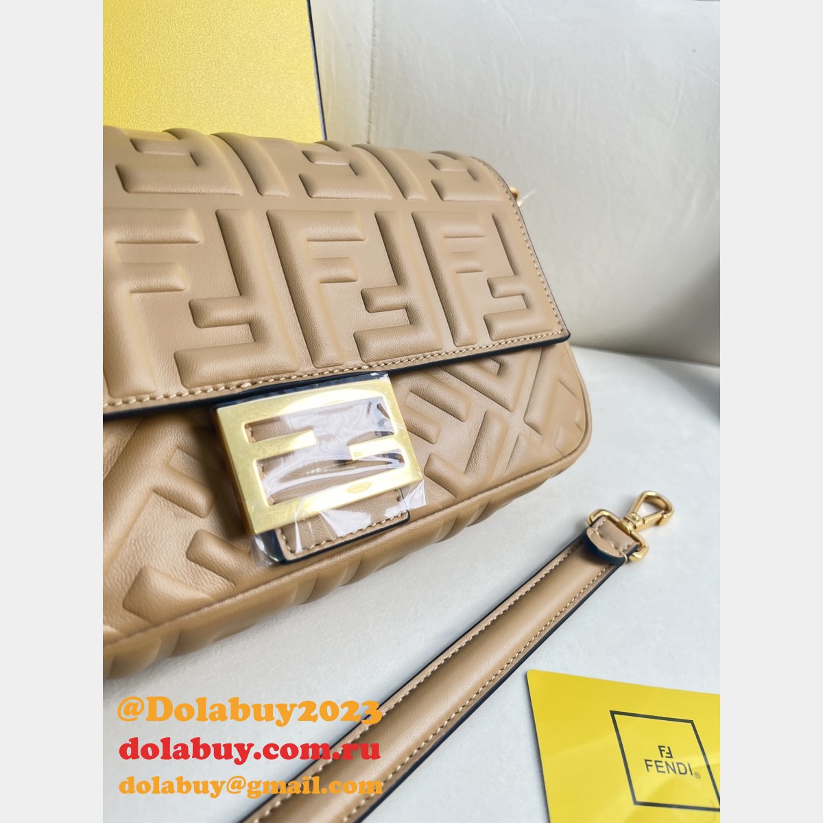 Top Quality fendi Iconic Baguette Medium nappa handbag