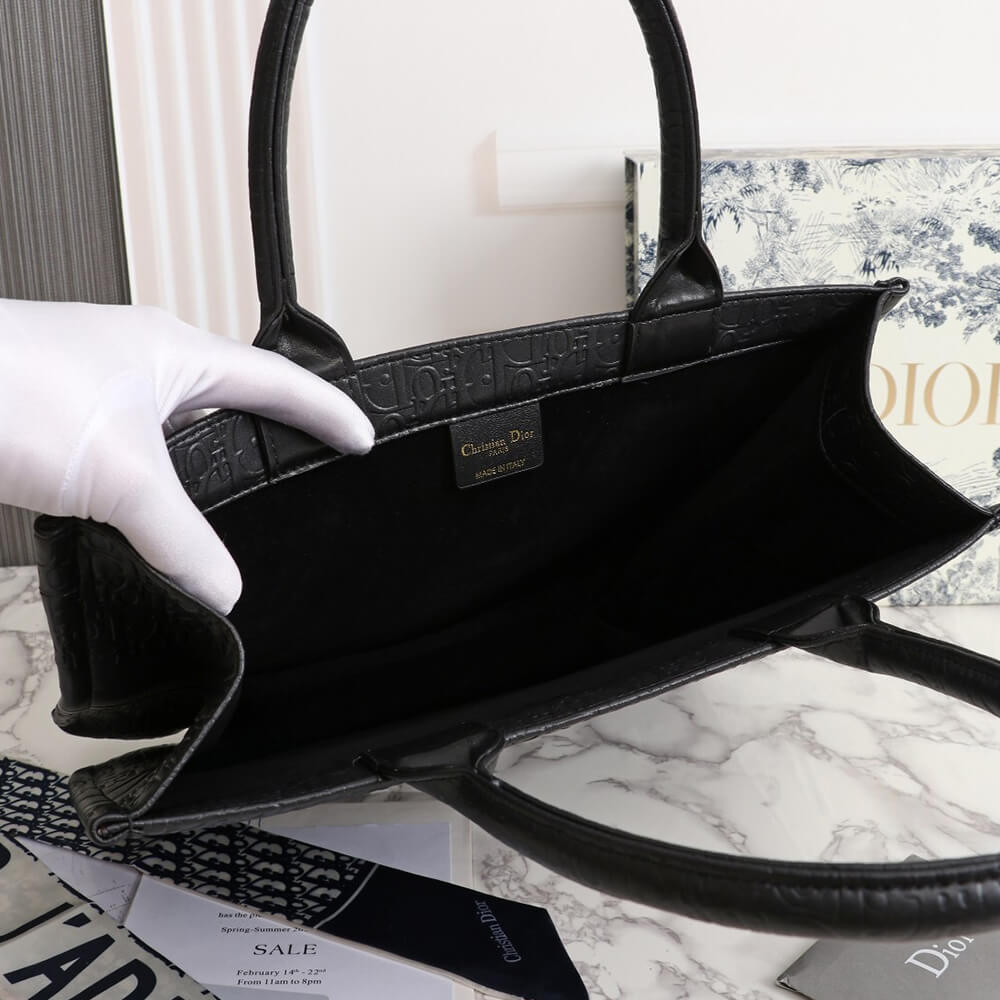 medium D*or book tote