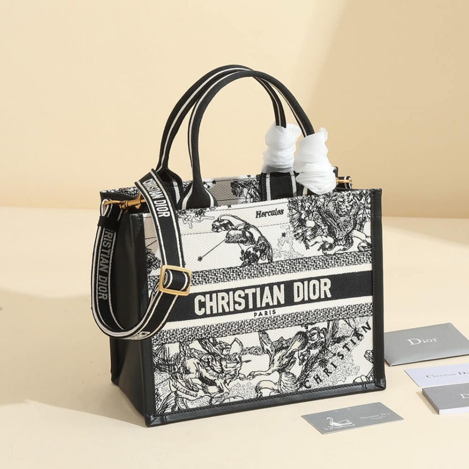 small D*or book tote