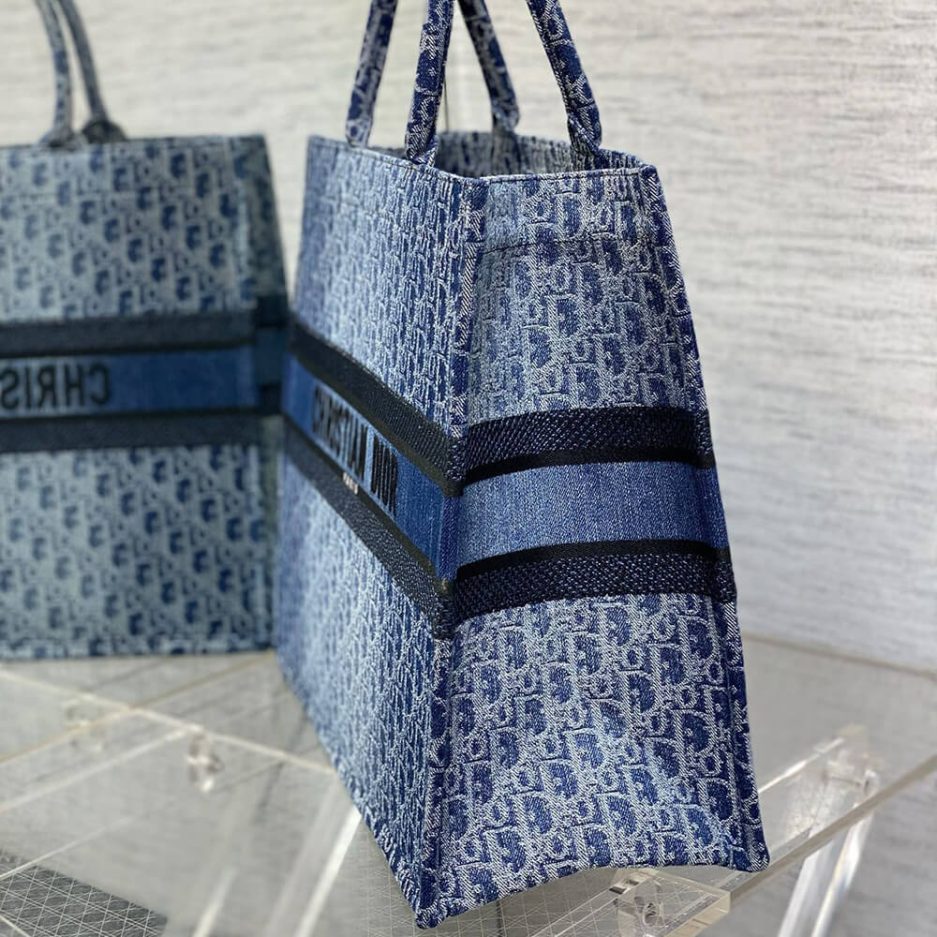 large D*or book tote