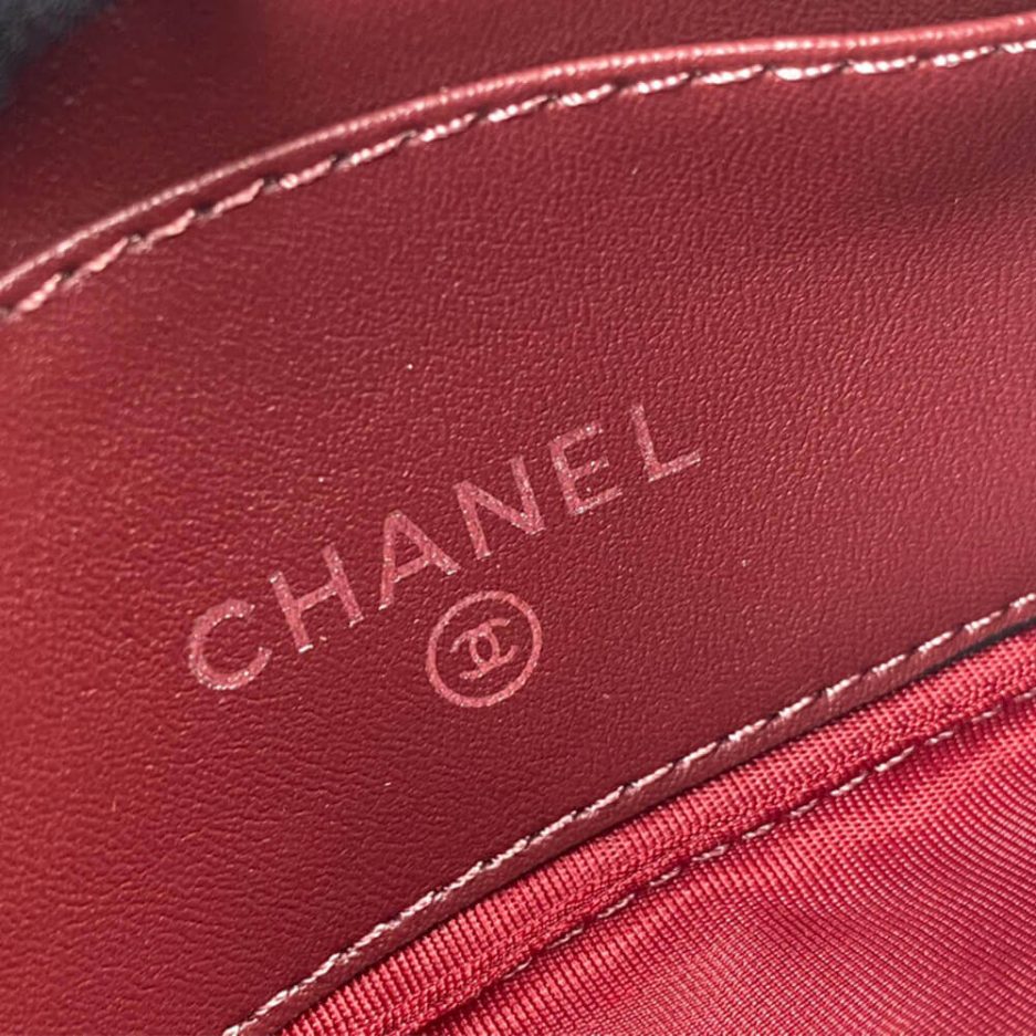 Ch*el classic small zip clutch