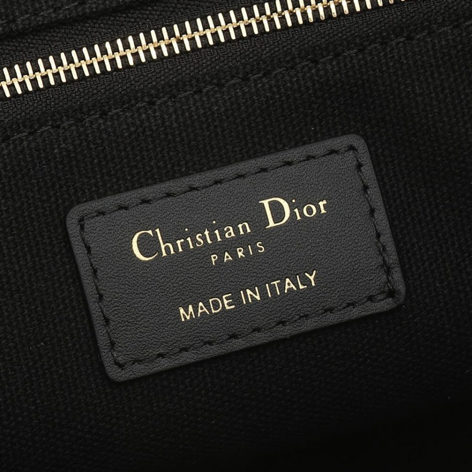 small D*or book tote