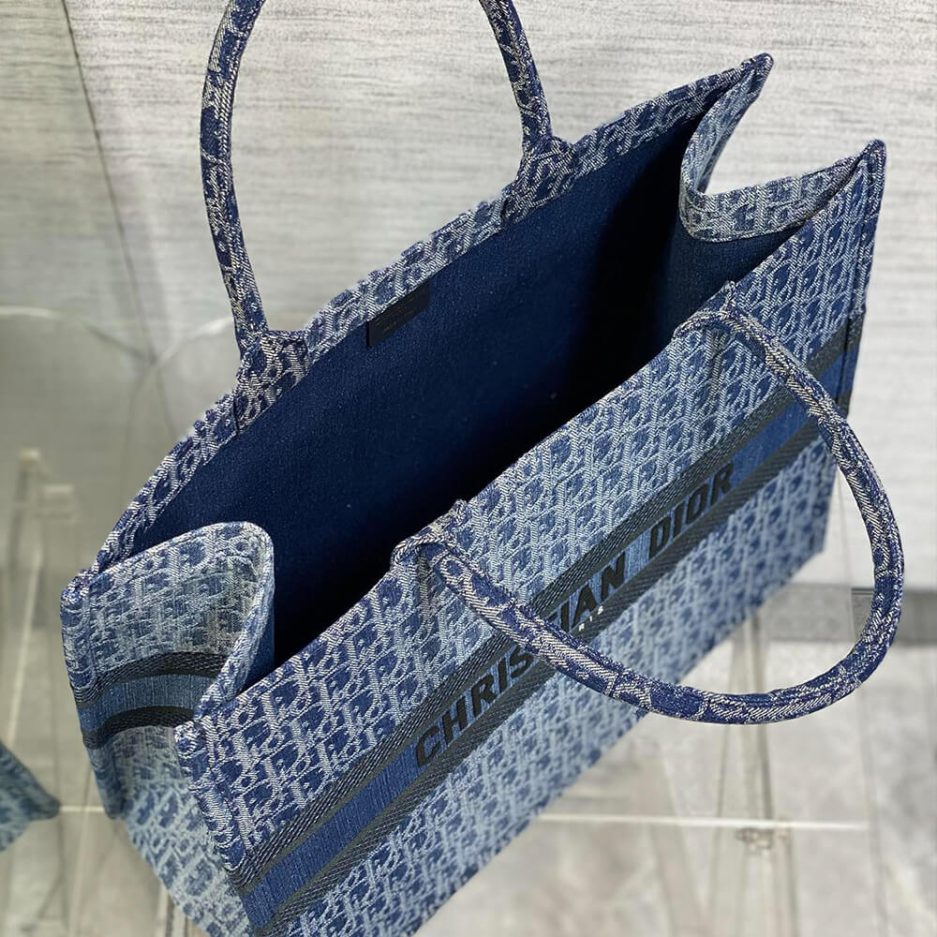large D*or book tote